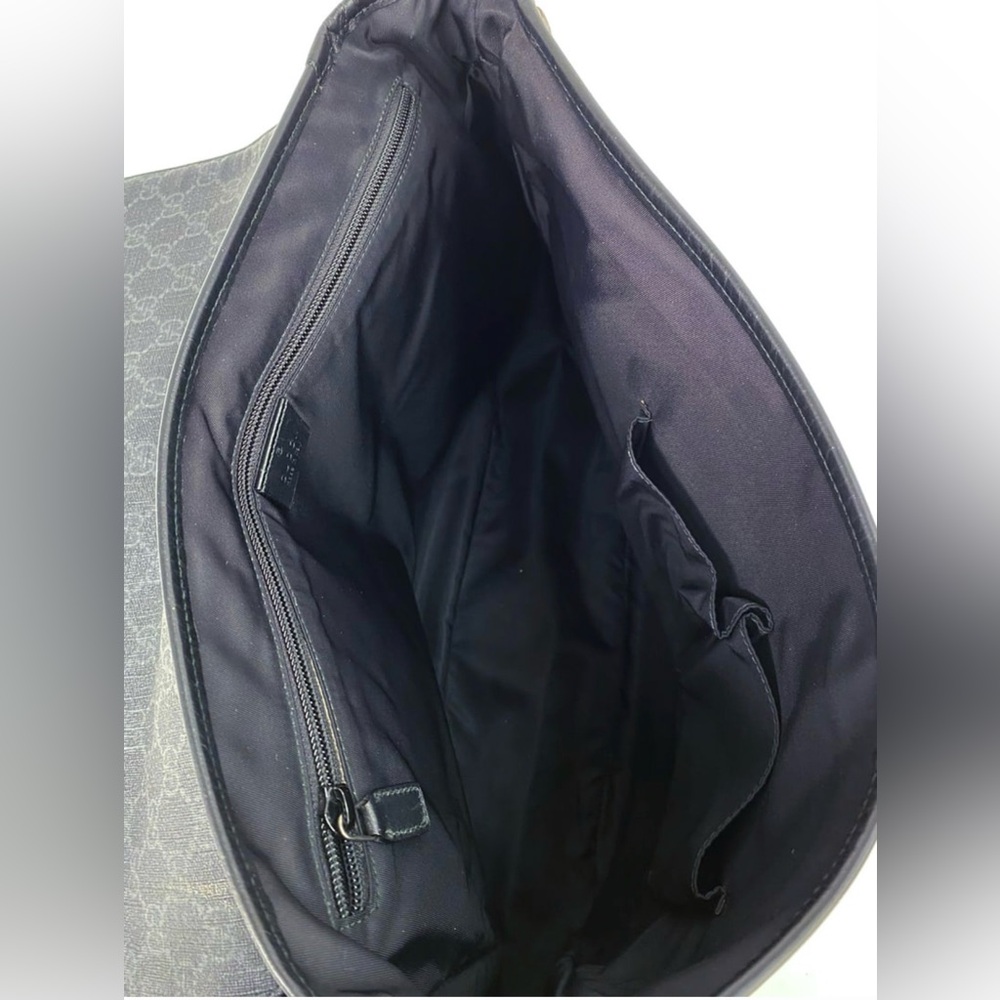 Gucci GG Supreme Messenger Bag coated canvas in black and grey with leather trim - Picture 8 of 10